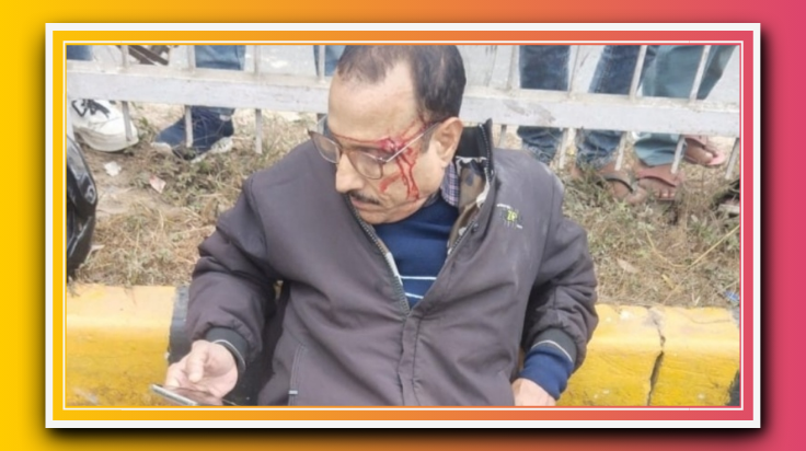 अनियंत्रित बाइक सवार डिवाइडर से टकराया अधेड़ घायल