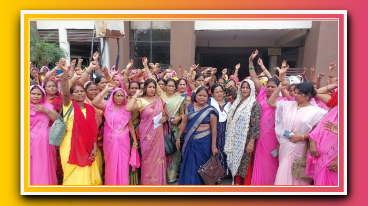 आजमगढ़: आंगनबाड़ी कार्यकत्रियों ने जिलाधिकारी के माध्यम से प्रधानमंत्री को सौंपा ज्ञापन