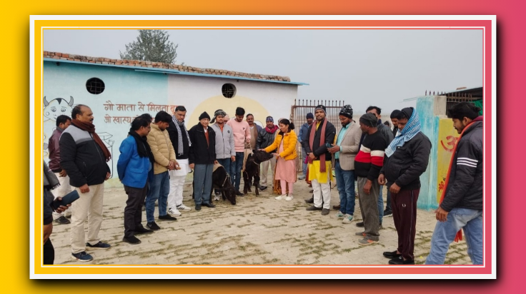 आजमगढ़::विश्व हिन्दू परिषद गोरक्षा विभाग द्वारा गौशाला पर बांटे गए बोरे से बने हुए वस्त्र