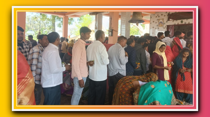 आजमगढ़ : महाशिवरात्रि पर शिवालयों में भक्तों ने किया जलाभिषेक ,ऋषि दुर्वाषा धाम ,मुंडेश्वर नाथ मंदिर और मकसुदिया में लगा मेला