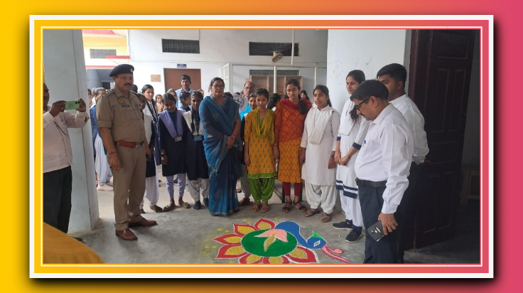 एस डी एम व सीओ के नेतृत्व मे छात्राओं को मतदान के लिए किया गया जागरूक