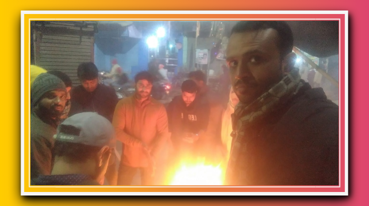 कर्मठ कार्यकर्ताओं ने की स्थानीय जनता के लिये अलाव की सेवा